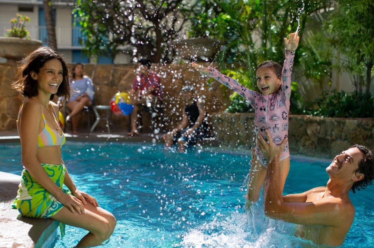 Coconut Waikiki Hotel Гонолулу Экстерьер фото